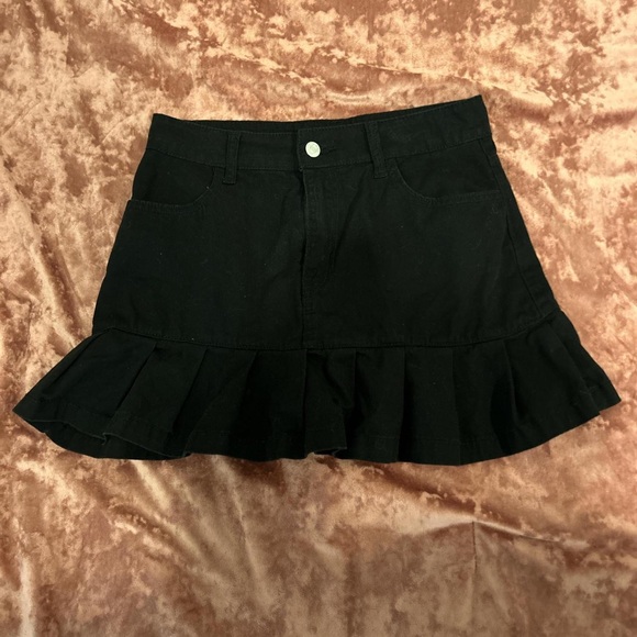 Forever 21 Black Ruffled Mini Skirt - Picture 4 of 4